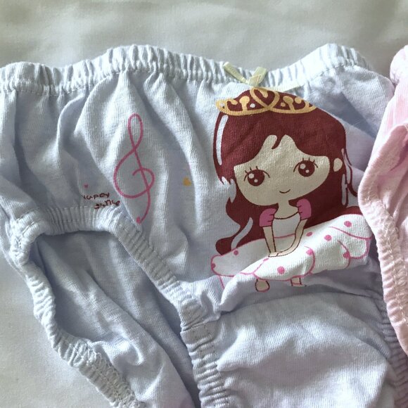 6/$25 Girls Princess Underwear M (3-5) - Picture 5 of 5